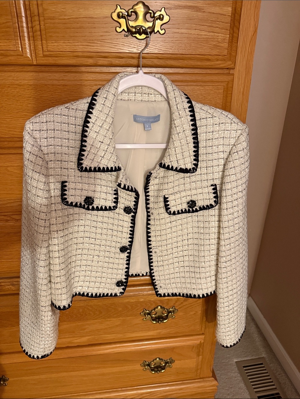 ANTONIO MELANI Cream Tweed Cropped Jacket with Black Trim